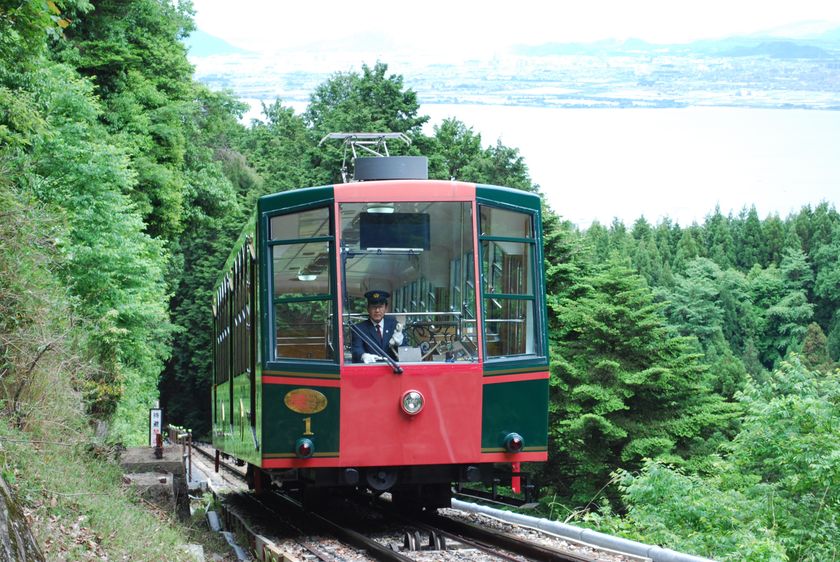 平成２９年３月１５日（水）
日本最長のケーブルカー「坂本ケーブル」が
開業９０周年を迎えます