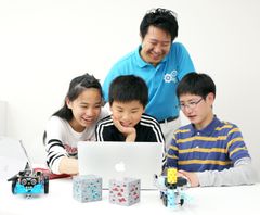 プログラミングを楽しむ子どもたち