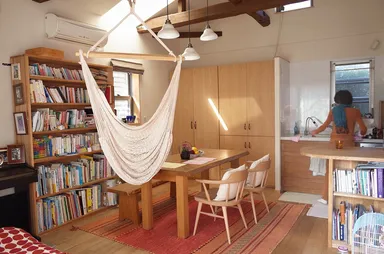 構造材を活かしてリビングのアクセントに