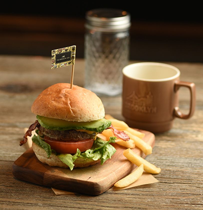 豪快メニュー多数!名古屋の人気カフェが
日本初上陸のテーマパーク『レゴランド(R)ジャパン』の
隣接施設内に3号店目を3月30日に出店!