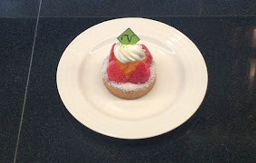 世界的に有名な鎧塚俊彦シェフによる
香川県産さぬき讃フルーツ『さぬきひめ』(イチゴ)を使った
新作オリジナルスイーツ発表会を開催しました