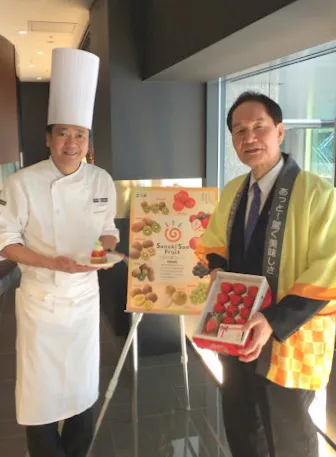 鎧塚俊彦シェフと浜田恵造知事