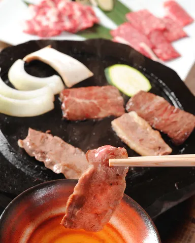 阿蘇溶岩で焼き上げる