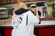 X-girlとLA発“Delicious Pizza”が初コラボ！3月17日(金)にボーリングシャツやTシャツを発売
