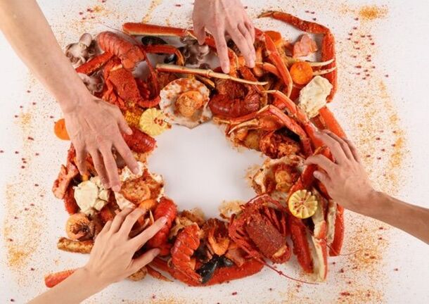 4月1日「The CRUSTY CRAB」が名古屋にオープン　
シーフード料理を豪快に手で食べる！
甲羅の楽しい“手食”新業態が続々と誕生！