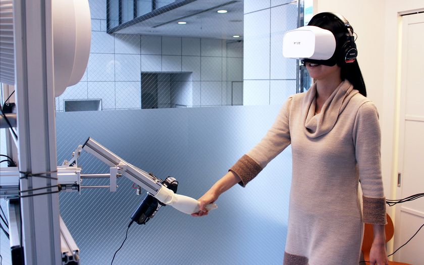 手を引かれて歩く旅行体験VR！
「WONDERFUL WORLD - VR Private Tour(TM)」の
試作版を発表