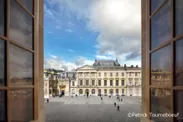 レストランの窓からはヴェルサイユ宮殿の眺めが楽しめます