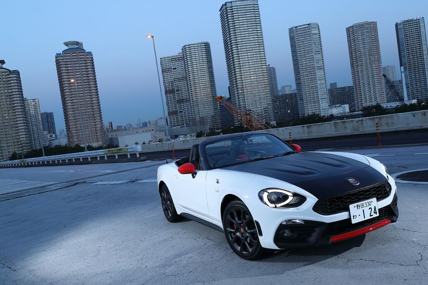 日本初！おもしろレンタカーが
アバルト124スパイダーをレンタル開始