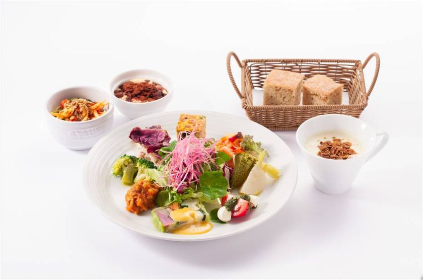 ～スーパー大麦バーリーマックスで快腸生活～
新鮮な季節野菜が美味しいイタリアンHATAKE AOYAMAにて
3月1日よりランチプレートにスーパー大麦を採用