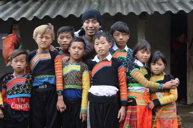 作家・荒川 祐二氏とTa Xuaの子供たち