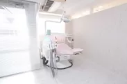 白を基調とした診療室