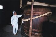 国の登録有形文化財の創業300年超える味噌蔵が本物、天然醸造で釀す木桶味噌の掘り出し祭りを開催