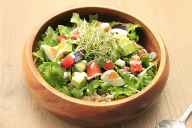 サーモンとカラフル野菜のサラダボウル