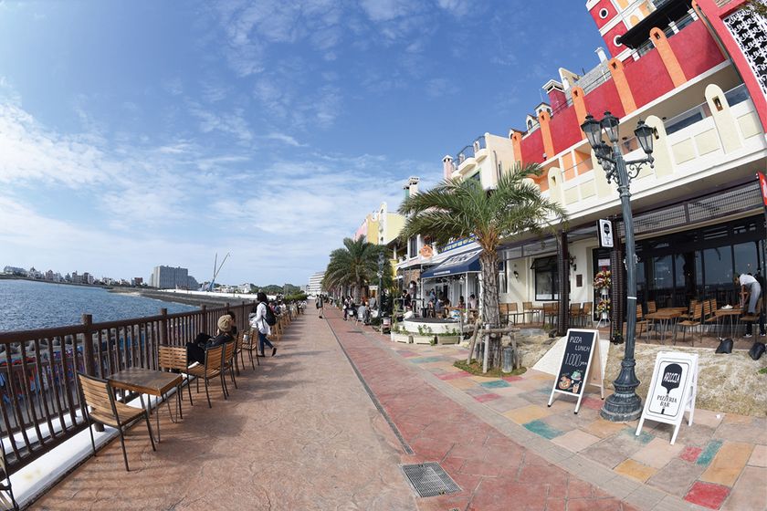 沖縄の新名所デポアイランドシーサイドに
本格的なナポリピッツァを堪能できるお店が4/1オープン