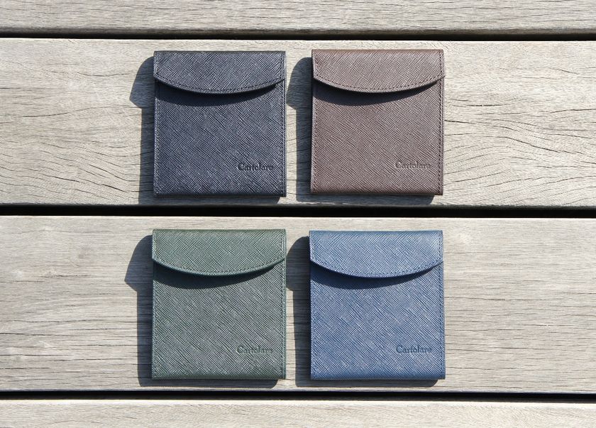 厚さ約7mmの薄い二つ折り財布でスマートライフを提案
『フラットウォレット』エンボスレザー4月1日発売!