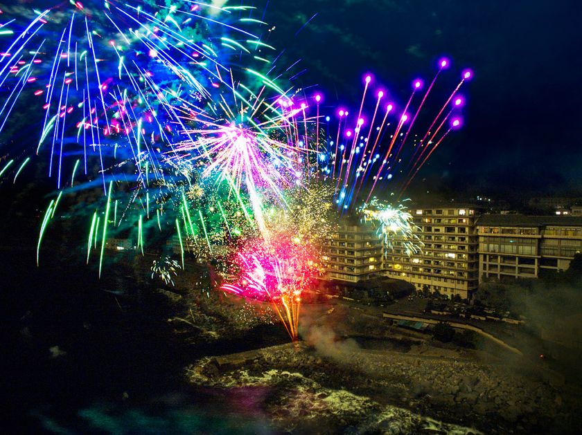 2017年・伊豆の夏の始まりは、東と西の銀水で　
ホテル銀水荘、合計10日間のプライベート花火大会を開催！