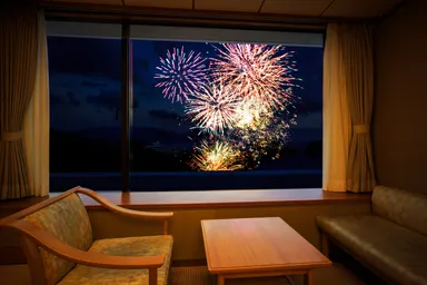お部屋から見た花火(稲取銀水荘)