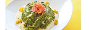 スモークサーモンの抹茶オムライス