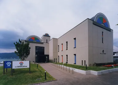 諏訪市原田泰治美術館