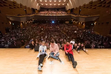 閉式後のサプライズゲスト『WHITE JAM』との記念撮影