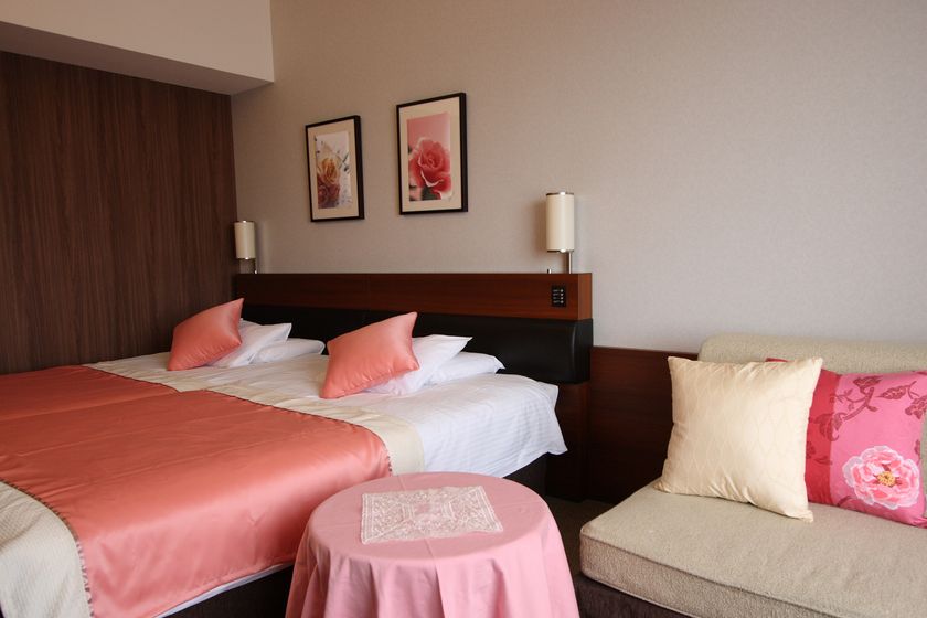 可愛らしく・上品なお部屋で安らぎのひと時を　
宿泊プラン「フローラルームステイ」
4月4日から6月30日まで販売