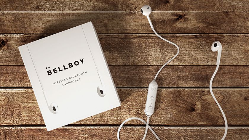 スマホを手ブラで操作！ 
作業中やスポーツ、アウトドアシーンで、
あなたをもっと自由にするイヤホン。BELLBOY