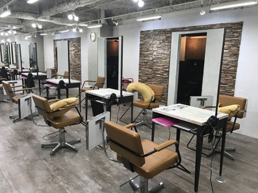 撮影スタジオ併設で“モデル感覚”が体験できる美容室
『prize lris 池袋東口店』4月1日NEW OPEN！