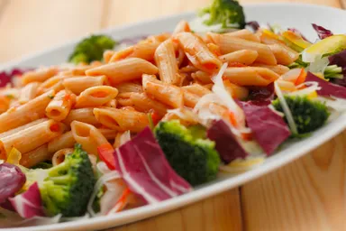 カラフルペンネサラダ