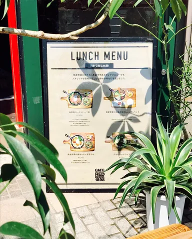 テラス席のランチメニュー