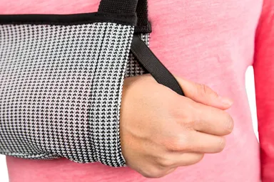 アームスリングスポート／ジュニアの親指ループ