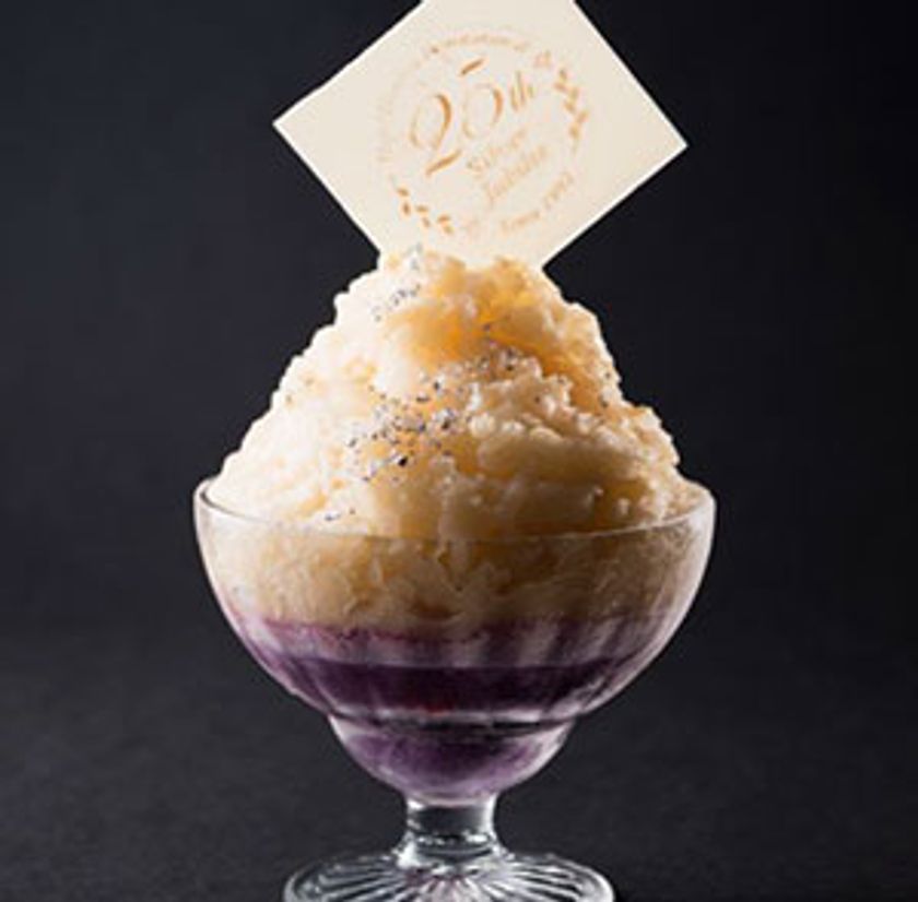 【新作】コンポートした桃のかき氷×紅茶のジュレの2層仕立て
暑い日にぴったりのかき氷が、パフェスタイルに進化！
ホテル阪急インターナショナルにて  2017年5月1日(月)より