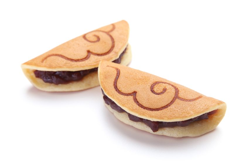 日本空港ビルデング株式会社とのコラボレーション新商品
まるで雲。“ふわもち”どら焼き『羽雲』
4月12日から羽田空港限定販売