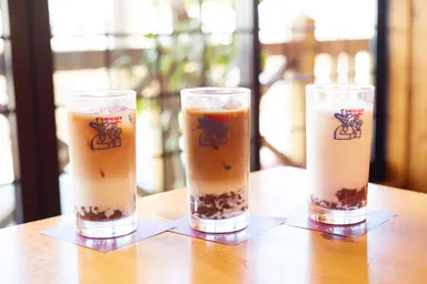 小豆小町 アイス(写真向かって左から桜、葵、菫)