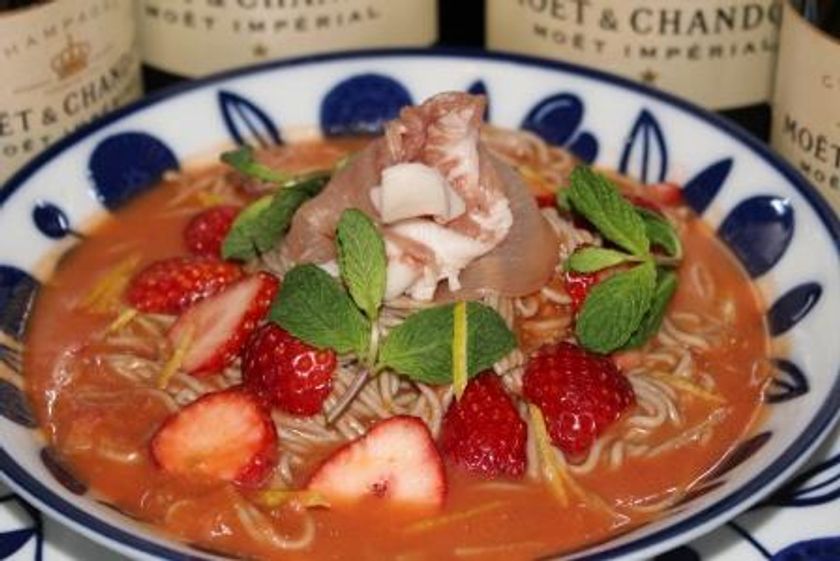 『生ハム×とちおとめ』の“SOBA”パスタが4月15日登場
　サルサソースにいちごを浮かべた甘辛スパイス！