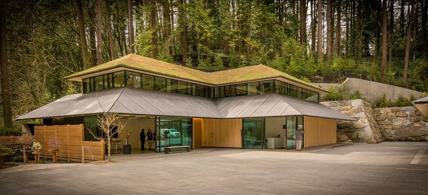 建築家 隈研吾氏監修
「ポートランド日本庭園」（米国）の屋上緑化に
小松精練の超微多孔発泡セラミックス基盤材
『グリーンビズ』を採用
