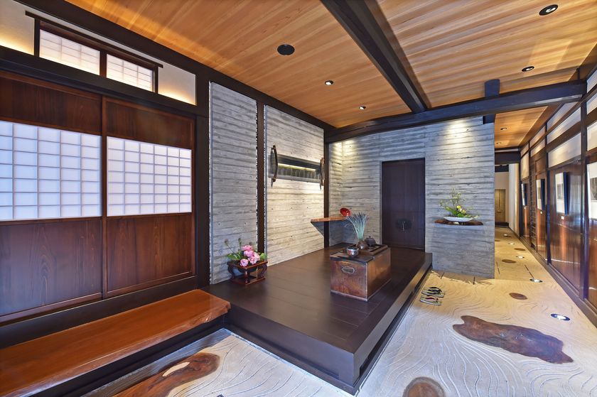 飛騨 高山町家『惣四郎』で着物や帯をガラスに封じ込めた
ガラスアート展覧会『和硝子の世界』4月14日～5月14日開催