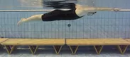 比較画像)楽に泳げる水着　浮力があるので水泳姿勢(ストリームライン)がつくりやすい