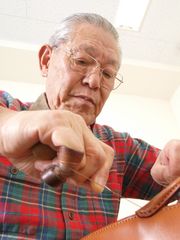 鞄づくり一筋65年　板垣 英三