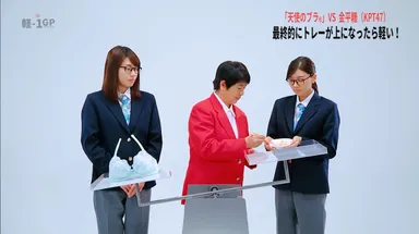 迫 文代さん(中央)、2017トリンプ・イメージガール松山 亜耶(左)・静麻 波(右)