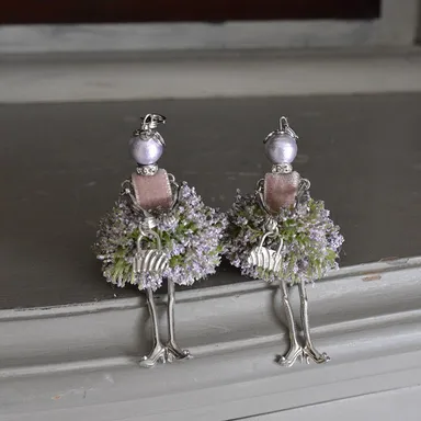 誰もが夢中だった人形遊びが大人女性向けアクセサリーになりました