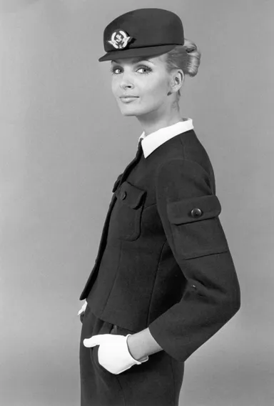 バレンシアガ冬服スーツ1969(1)　(C)Air France