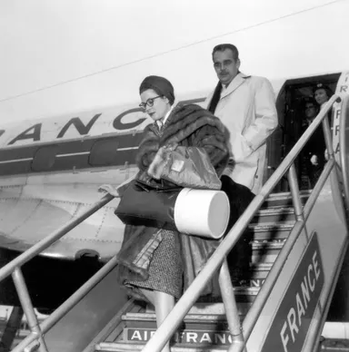 グレース・ケリー モナコ王妃、レーニエ大公1958　(C)Air France