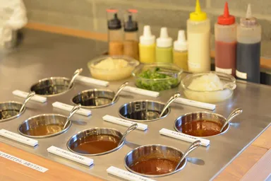 ＜タレバー＞自分好みの味でステーキが最後まで楽しめる！