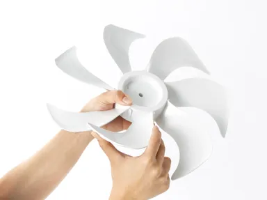 羽根にやわらかい特殊な素材を使用