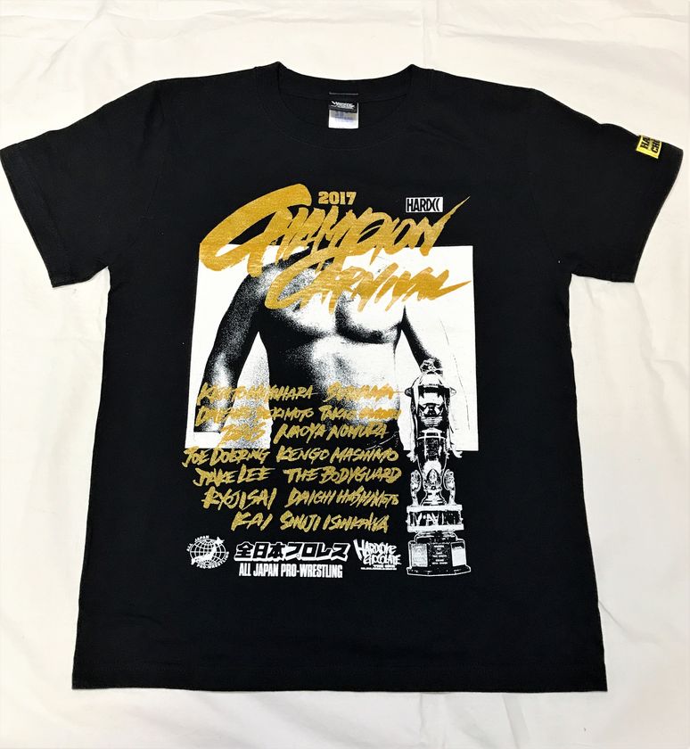 コアチョコ×全日本プロレスがコラボ！
日本最古の最強決定戦、チャンピオン・カーニバルTシャツと
全日本プロレスの看板を守る男、秋山準Tシャツが登場！