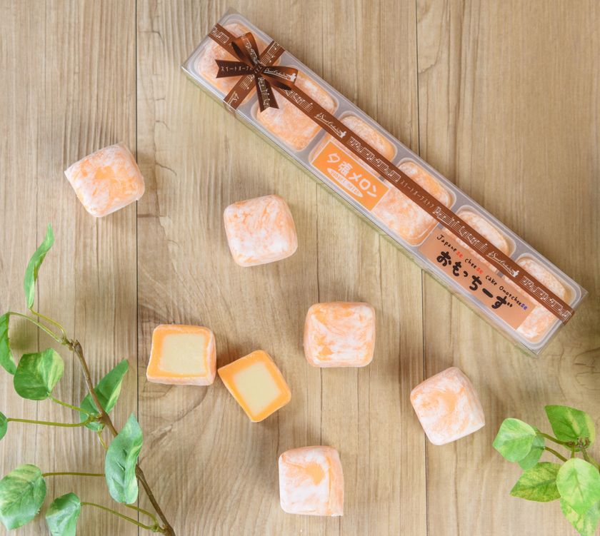 夕張市のキャラクター「メロン熊」×伸びるチーズケーキ
『おもっちーず』の「夕張メロン味」4月20日発売！