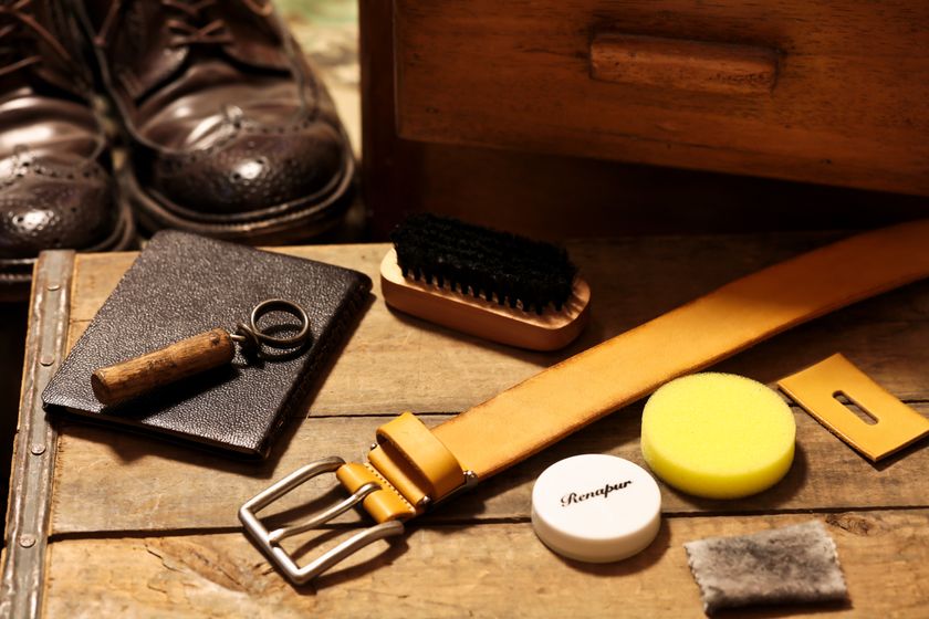 レザー愛好家の声に応えた“未完成”の本革ベルト登場!
オイルを塗り込み8色の革の質感が楽しめる!4月27日発売