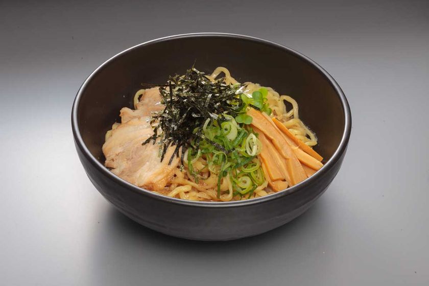 ＜伝説のすた丼屋＞女性向け新メニュー“第2弾”　
5月1日『塩油そば』発売　
太麺に絡まる黒胡椒とニンニクの効いた塩ダレが食欲をそそる一品