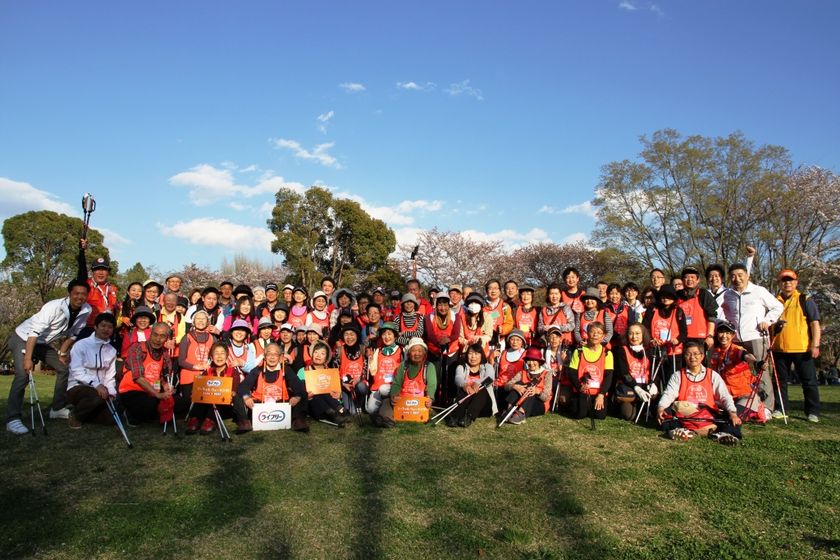 春を楽しみながら認知症予防 ライフリー
『ソーシャル・ウォーキング(R)』体験会を実施
参加者の98%が満足し、認知症予防への意識高まる
~2017年4月15日(土)東京 国営昭和記念公園~