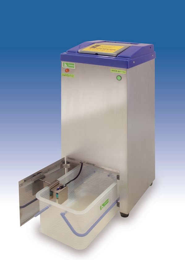 濡れたタオルが10秒で成人男性の手絞りと同等の脱水に　
ハヤブサ技研が水着脱水機の“新型脱水槽”を開発